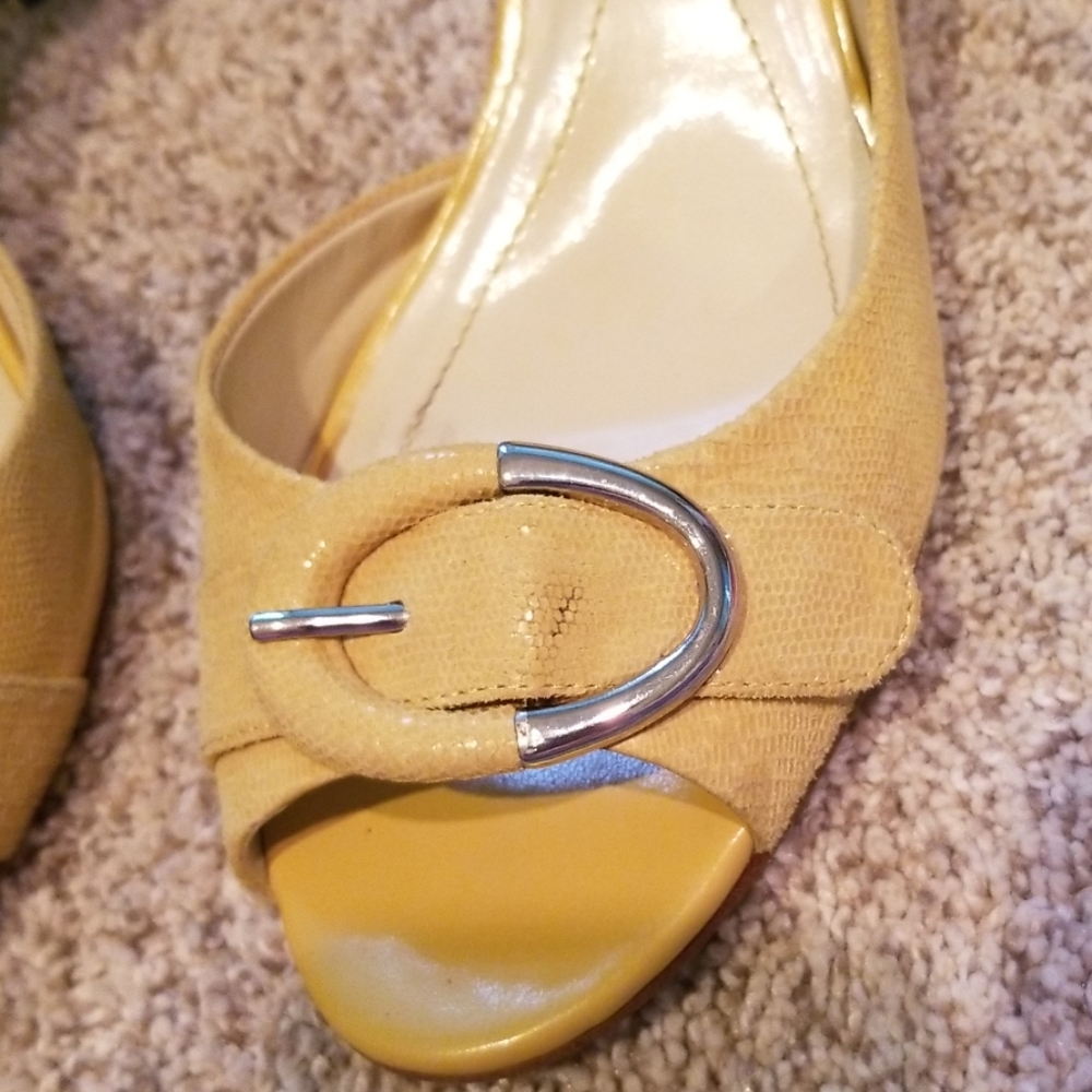 Anne Klein Heels - Picture 2 of 4